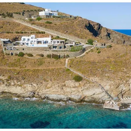 Blueros - Grey Gæstehus 4*